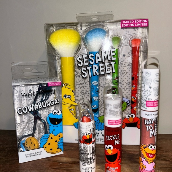 Sesame Street Makeup Collection By Wet n’ Wild Five (5) Piece New Sealed - Picture 1 of 4
